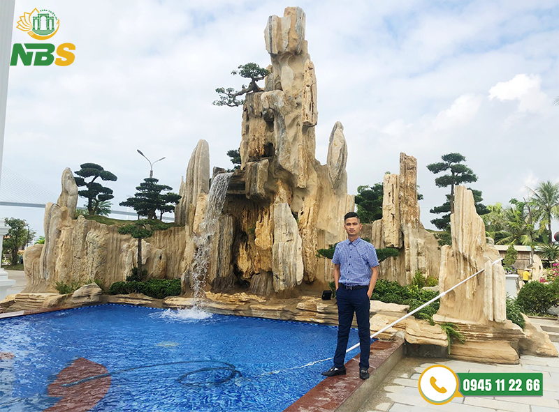 CEO NBS chụp cùng công trình đá cảnh quan tại Grand View Palace Hạ Long